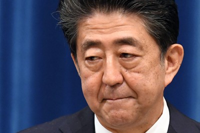 記者会見で辞意を表明する安倍晋三首相＝首相官邸で2020年8月28日、竹内幹撮影