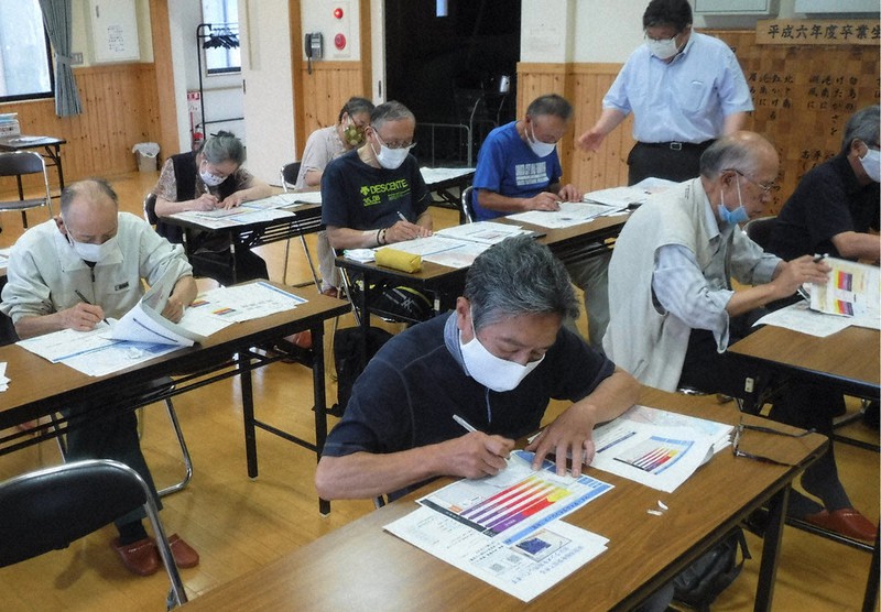 7月、地域の防災役員を務める市民がマイタイムラインを作成した=山形県酒田市提供