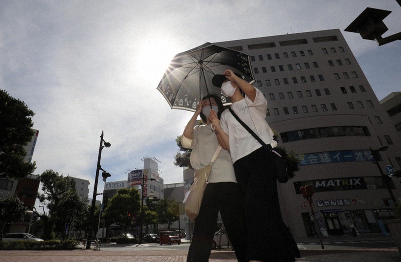 国内観測史上最高に並ぶ41.1度を記録した浜松市=浜松市中区で2020年8月17日、宮武祐希撮影