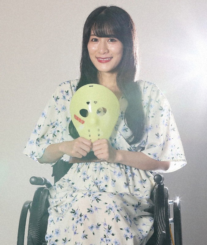 仮面女子の猪狩ともかさん=埼玉県所沢市で2020年8月3日、玉城達郎撮影