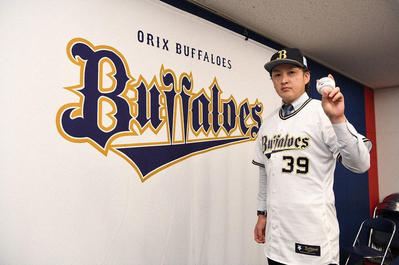 真っすぐでどんどん押したい」 阪神からオリックス移籍・飯田優が入団