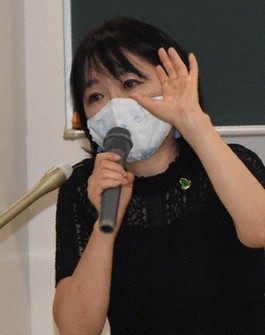 調査結果を説明する秋田大の野村恭子教授=秋田市手形学園町の同大で2020年8月28日、川口峻撮影