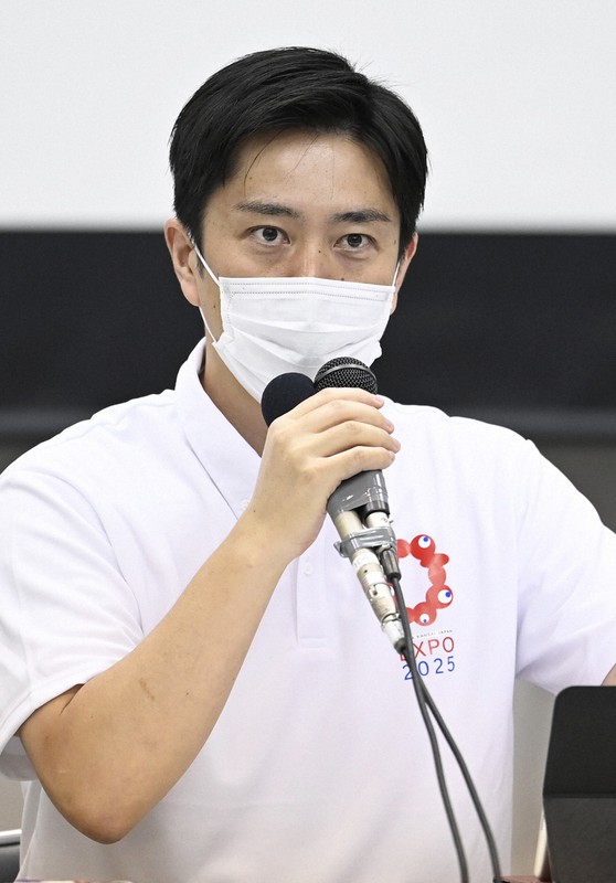 大阪府の新型コロナウイルス対策本部会議の冒頭、発言する吉村洋文知事=大阪市中央区で2020年8月31日、藤井達也撮影
