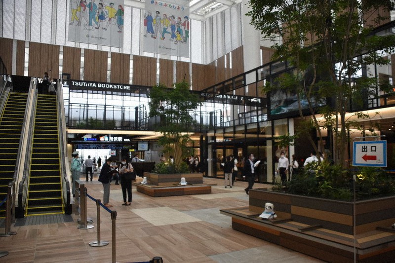 所沢駅ビル グランエミオ きょう全面開業 計１２６店が営業 埼玉 毎日新聞