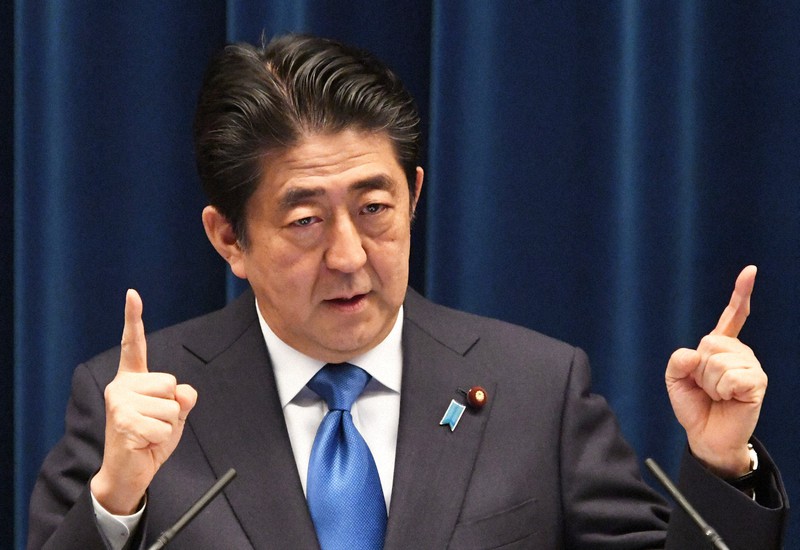記者会見で、消費税率10%への引き上げについて2度目の延期を表明した安倍晋三首相=首相官邸で2016年6月1日午後6時8分、藤井太郎撮影