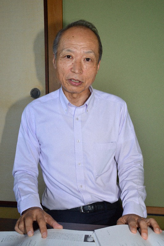 被爆者の父を語る末国正志さん=広島県三原市で、渕脇直樹撮影