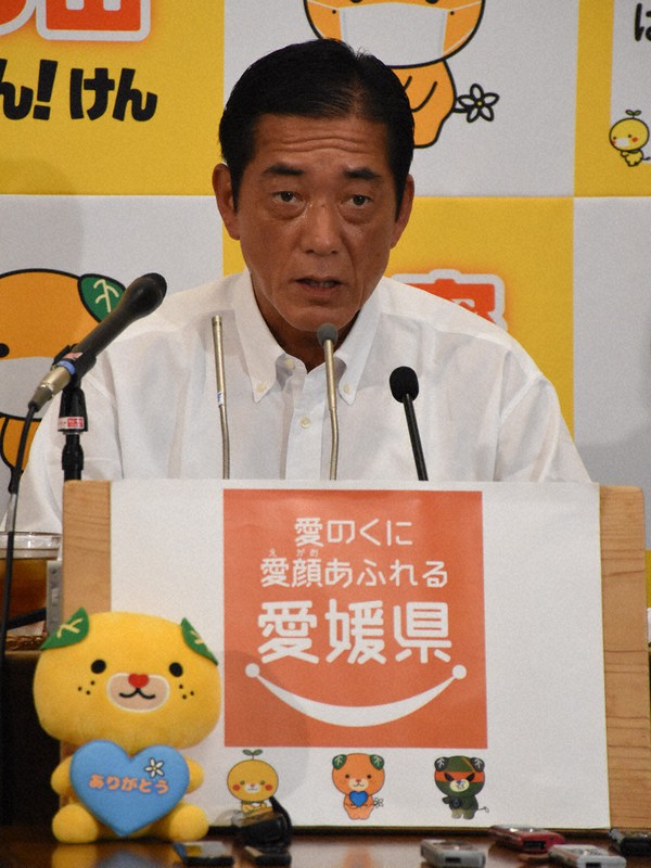 定例記者会見に臨む愛媛県の中村時広知事=同県庁で2020年9月4日午前10時5分、中川祐一撮影