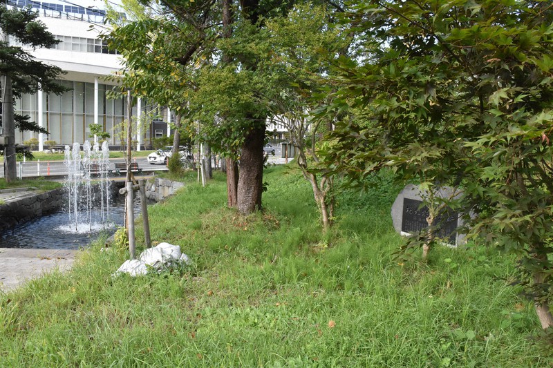 菅義偉氏の立像建立が検討されている秋田県湯沢市の中央公園=同市で2020年9月8日午後3時44分、高野裕士撮影