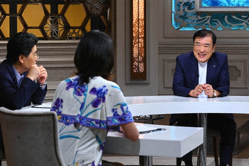 番組の土台は 龍さんメモ 村上龍 小池栄子の司会で700回 テレ東 カンブリア宮殿 毎日新聞