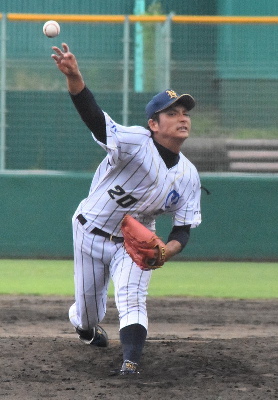 日本新薬打線を5安打完封したNTT西日本の浜崎浩大=京都市のわかさスタジアム京都で2020年9月9日午後0時41分、安田光高撮影