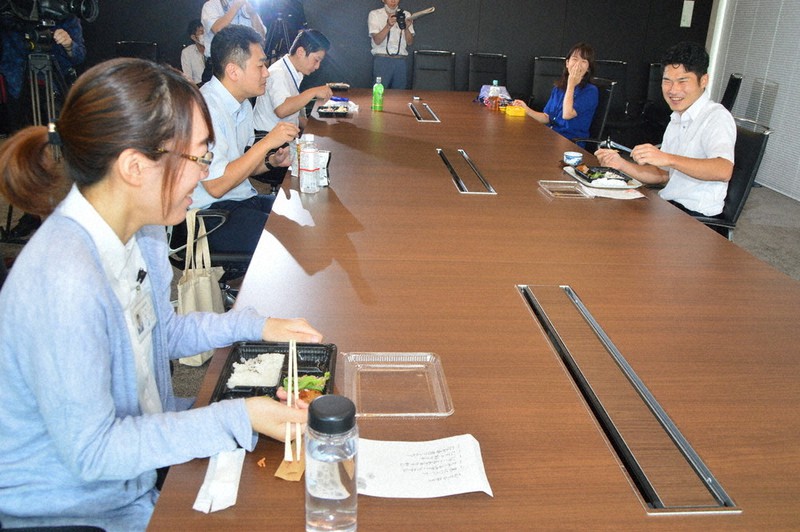 市長と若手 ランチでトーク 職員と人間関係構築へ 三原 広島 毎日新聞
