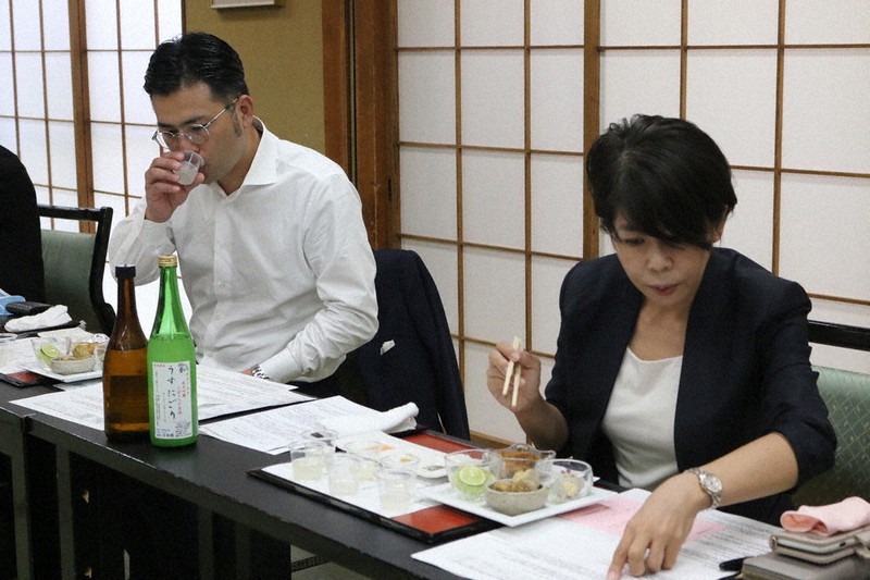 新型コロナ 旅館だけの特別な酒 若手経営者ら 日本酒蔵元とタッグ 今こそ新しいことを 愛知 毎日新聞