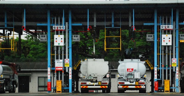 消費者軽視の ハイオク混合 独自性能うたい年 こっそり効率化 毎日新聞