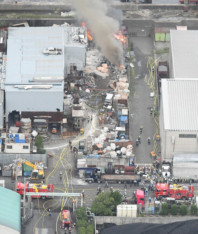 Usjの南西1キロ 大阪 此花区で工場火災 男性1人軽いやけど 毎日新聞