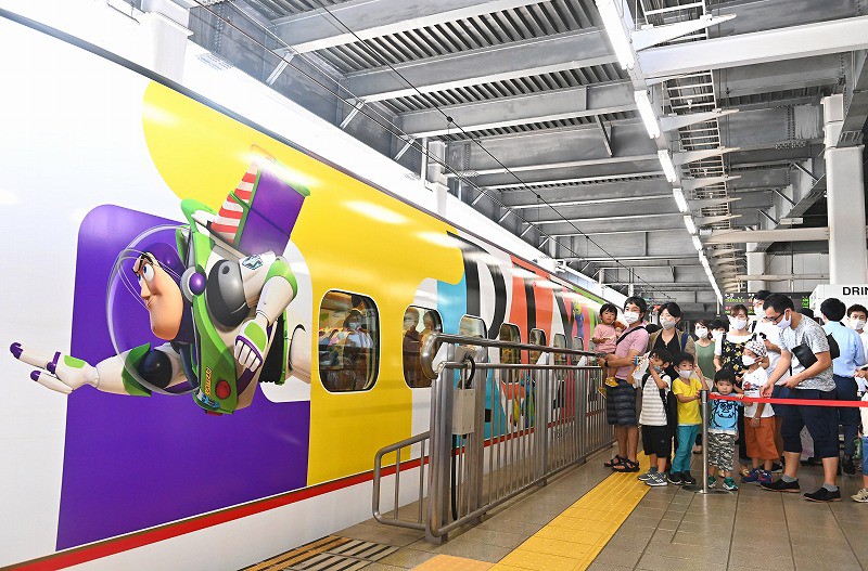 社会：無限のかなたへ… JR九州、ピクサー映画キャラクター新幹線が運行