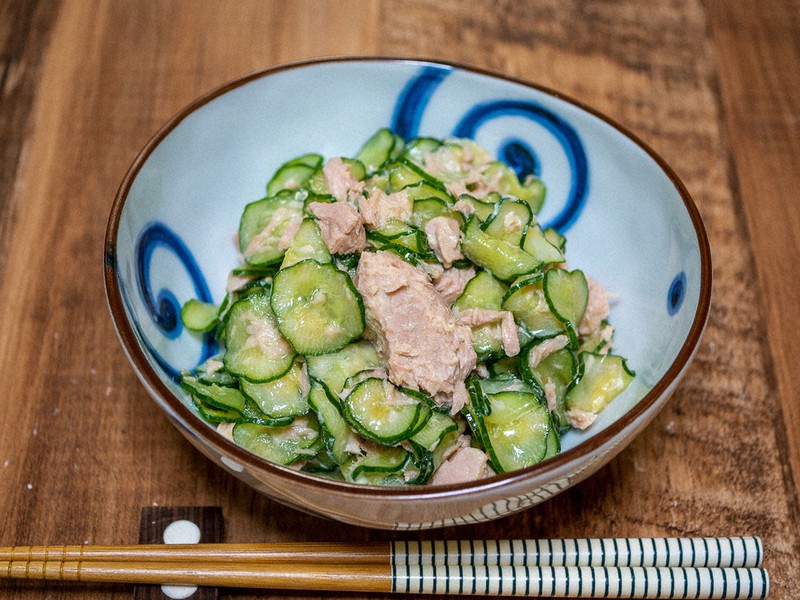 かめきちパパの毎日ごはん キュウリとツナの麺つゆマヨあえ 毎日新聞