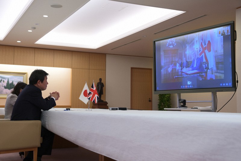 EPA大筋合意したテレビ会議でのトラス英国際貿易相と茂木敏充外相=東京都千代田区の外務省で2020年9月11日(代表撮影)