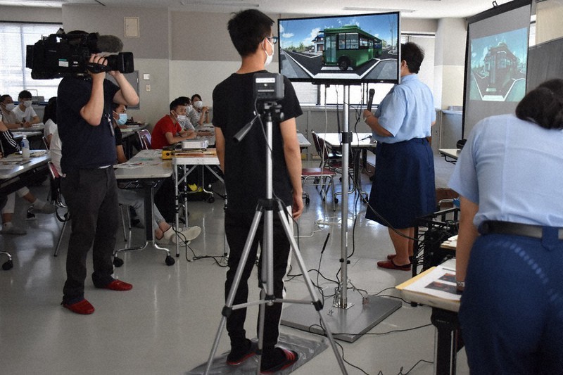 留学生疑似体験 交通ルール学ぶ 奈良西署 奈良 毎日新聞 留学生疑似体験 交通ルール学ぶ 奈良西署 奈良 毎日新聞