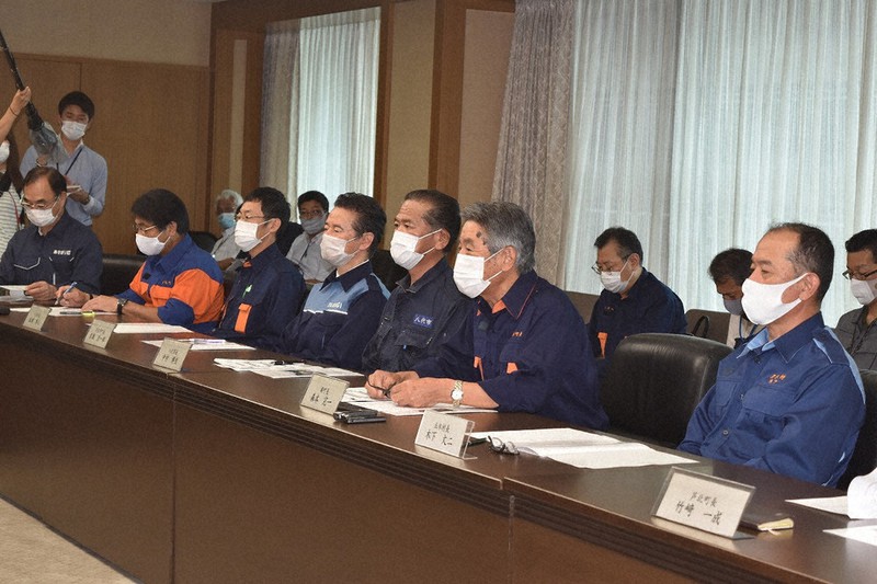 川辺川ダム建設を含めた治水対策を訴える球磨川流域の市町村長ら