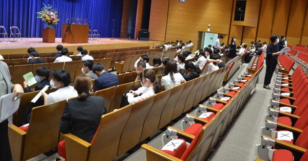 新型コロナ ５カ月遅れの入学式 関東学院大 神奈川 毎日新聞