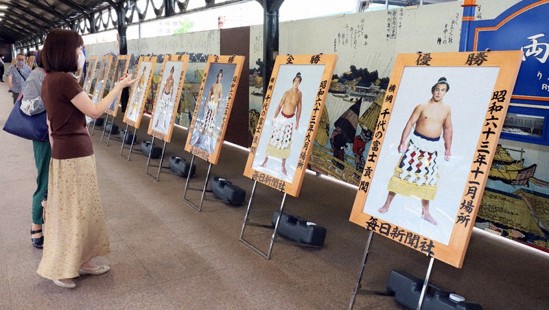 31枚の優勝額などが展示されている千代の富士展=松田嘉徳撮影