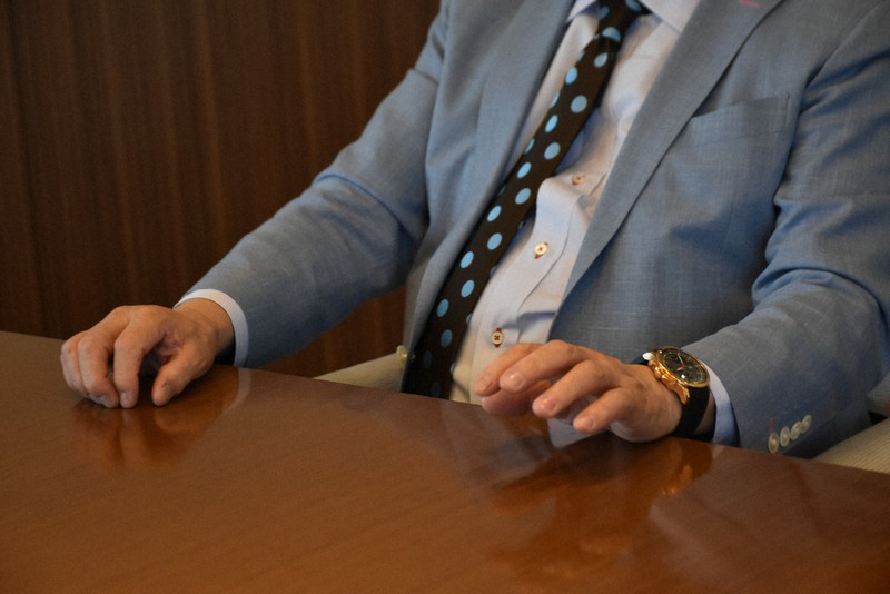 「本当のことを話したい」。M資金詐欺の被害に遭い、初めて取材に応じた会社役員の男性=横浜市で2020年8月4日午後2時28分、高田奈実撮影