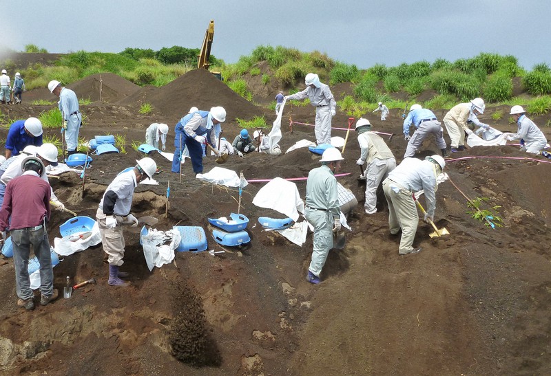 常夏通信：その62 戦没者遺骨の戦後史(8) 遺骨とともに見つかる不発弾 