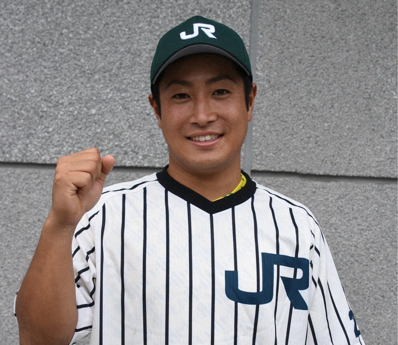 逆転の口火を切る安打を放ったJR東日本の金子莉久=東京都大田区東海の大田スタジアムで2020年9月23日午後1時半、尾形有菜撮影