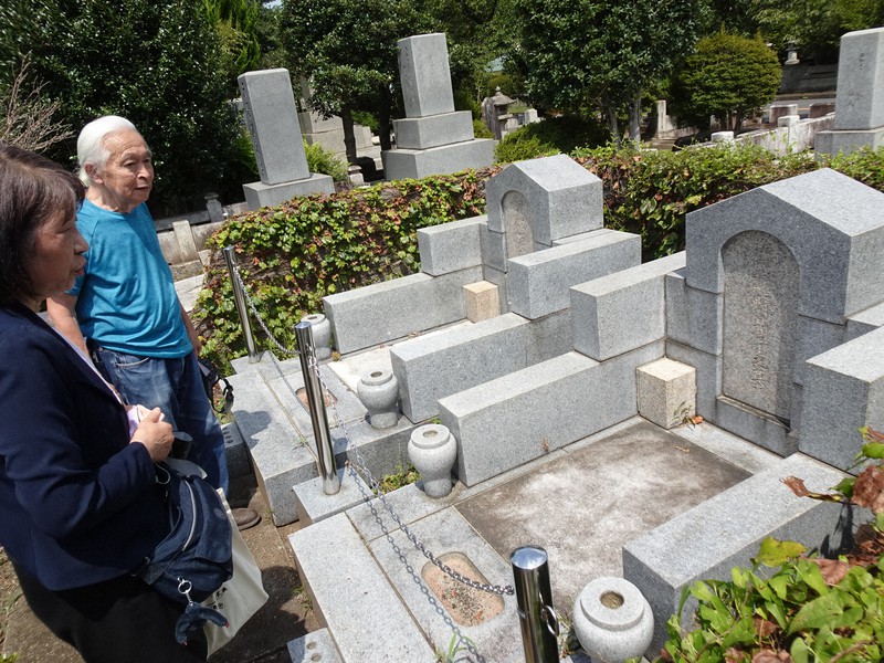 滝野隆浩の掃苔記 与謝野晶子の問いかけ 毎日新聞