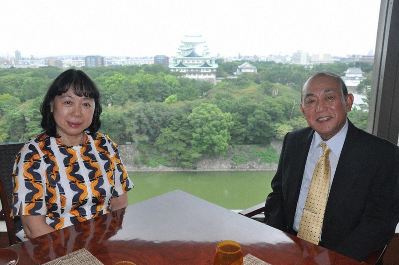 また会う日まで ホテルナゴヤキャッスル建て替え 上 かけがえのない存在 ４０年来の常連客 竹内さん夫妻 愛知 毎日新聞