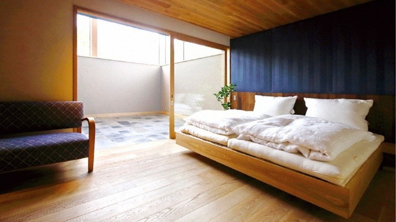 「ひと晩眠れる」半地下のベッドルーム=筆者提供