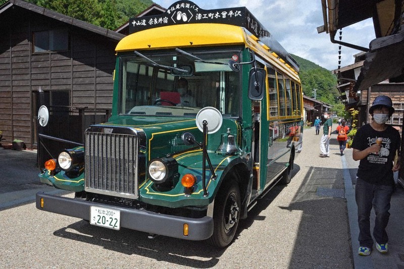 レトロな周遊バス人気 塩尻の旧中山道 鐘鳴らし 長野 毎日新聞