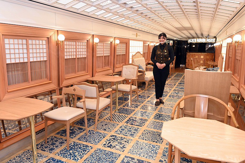 JR九州が新観光列車「36ぷらす3」公開 コンセプトは「走る九州」 [写真