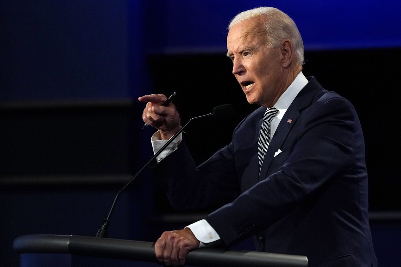 米大統領選の討論会で発言するバイデン前副大統領=米中西部オハイオ州クリーブランドで2020年9月29日、AP