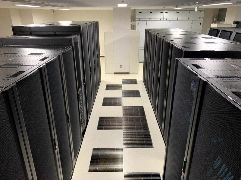 東北大が運用を始めた新スーパーコンピューター「AOBA」=東北大サイバーサイエンスセンター提供