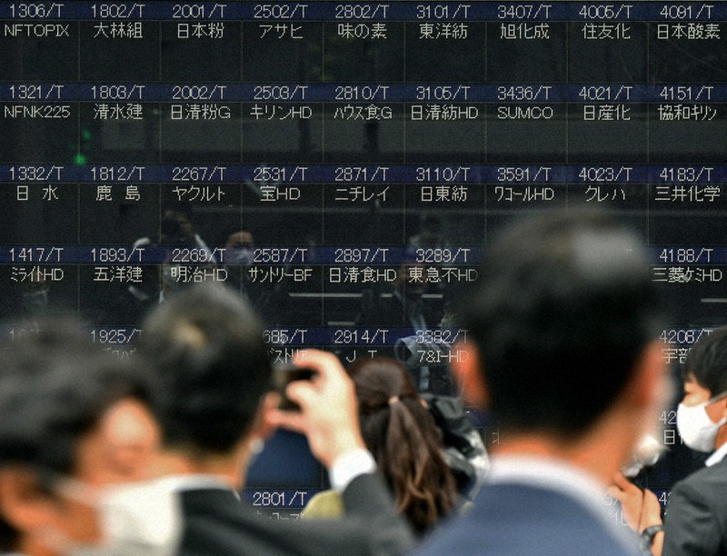 障害による全銘柄の売買停止で、株価が一切表示されない証券会社のボード=東京都中央区で1日、西夏生撮影
