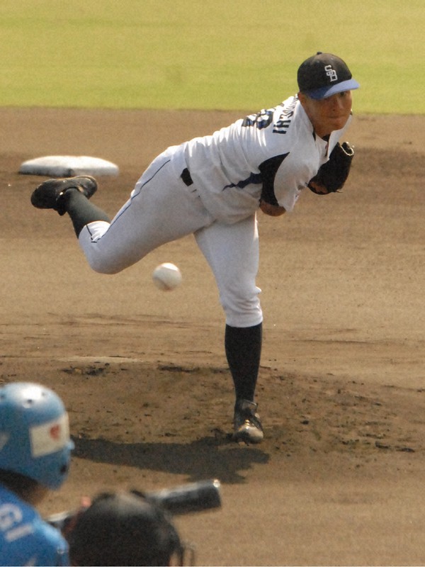 【JR四国-四国銀行】被安打6で1失点完投した四国銀行の菊池大樹=高知市の高知県立春野球場で2020年10月4日午後1時6分、野村和史撮影