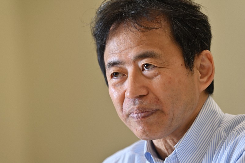 インタビューに答える岡田正則・早稲田大教授=東京都千代田区で2020年10月3日、大西岳彦撮影