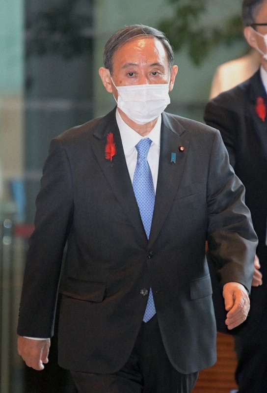 首相官邸に入る菅義偉首相=2020年10月5日午前8時59分、竹内幹撮影