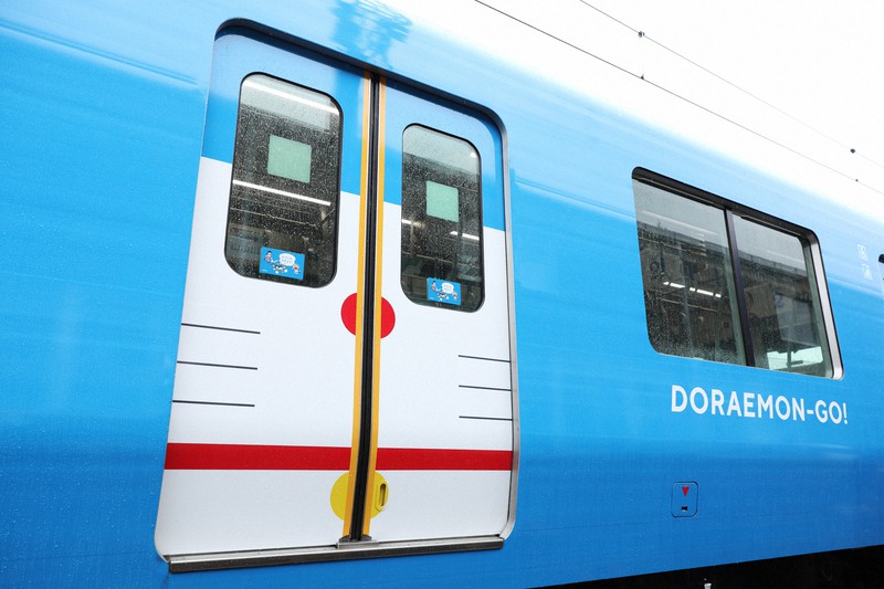 ドラえもん連載50年でラッピング列車 Doraemon Go 西武鉄道 毎日新聞