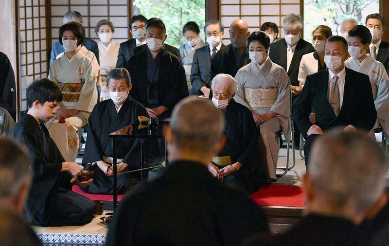 裏千家次期家元 お披露目 毎日新聞