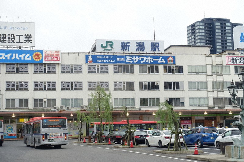 ｊｒ新潟駅 万代口駅舎が運用終了 周辺整備で解体 60年超の歴史に幕 毎日新聞