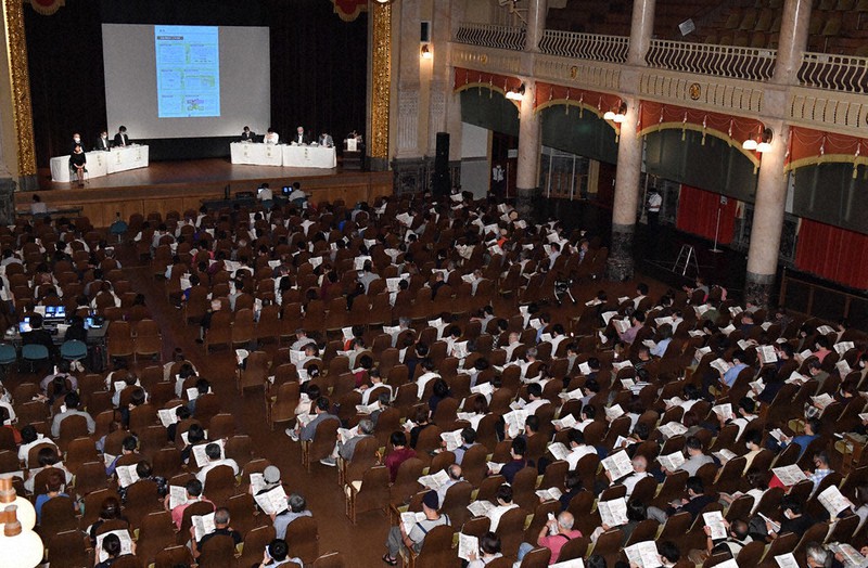 多くの住民が集まった大阪市主催の住民説明会=大阪市北区で2020年9月26日、木葉健二撮影