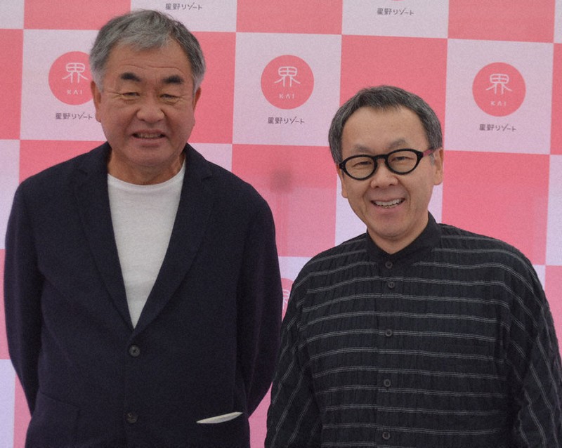 会見した星野代表(右)と隈研吾さん=大分県由布市湯布院町で2020年10月8日、大島透撮影