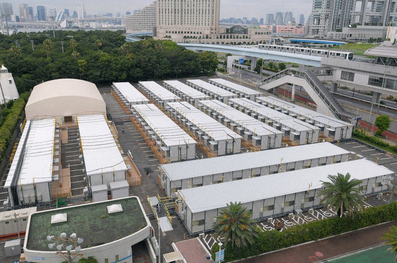 日本財団が新型コロナウイルスの軽症患者用として建設し、ペット同伴が可能になったコロナ療養施設=東京都品川区で2020年7月、手塚耕一郎撮影
