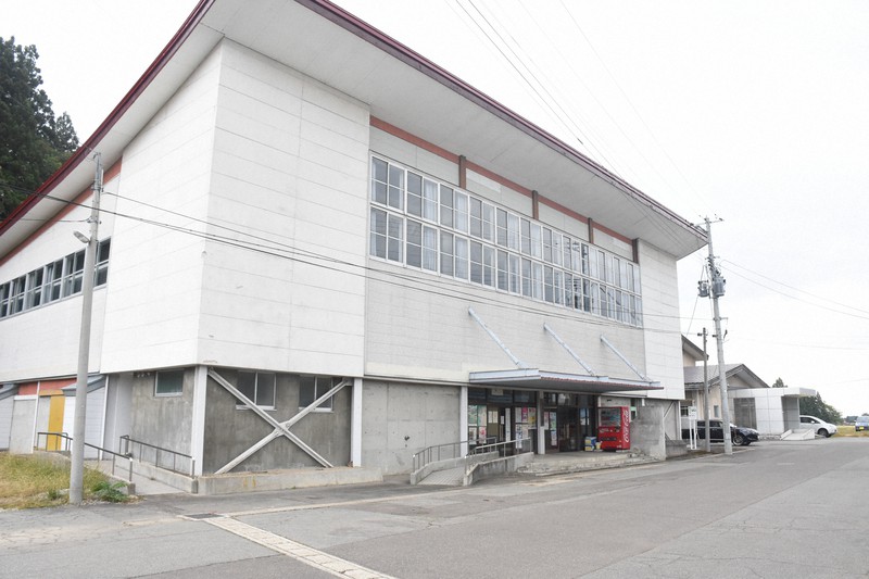 湯沢市の皆瀬地区では投票所が8カ所から1カ所に。市は皆瀬体育館を投票所として想定している=秋田県湯沢市の皆瀬体育館で2020年10月1日、小鍜冶孝志撮影