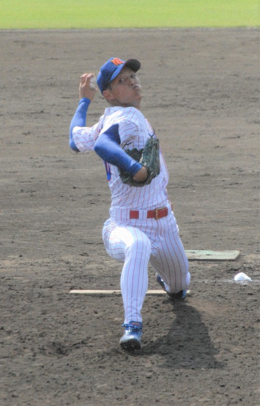 【熊本ゴールデンラークス-沖縄電力】八回から登板し、最速152キロの直球を軸に2回を無失点に抑えた熊本ゴールデンラークスの石森=宮崎市のアイビースタジアムで2020年10月12日午後0時39分、吉見裕都撮影