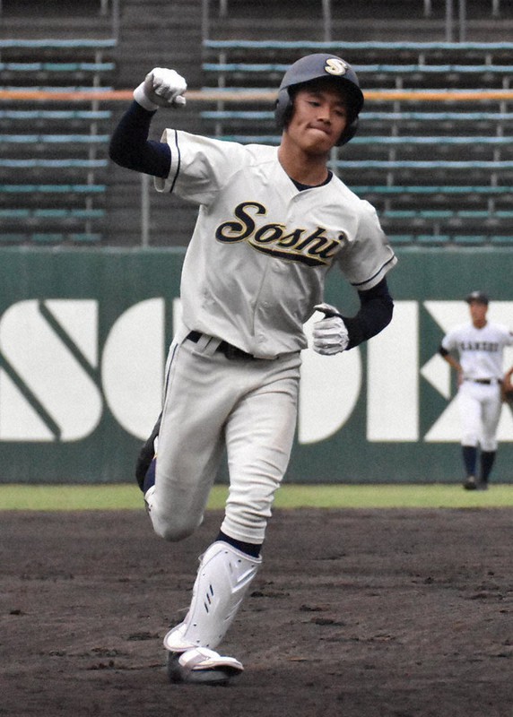 秋の高校野球 県大会 創志学園 サヨナラｖ 延長十二回 劇的な一発 ３位は岡山学芸館 岡山 毎日新聞
