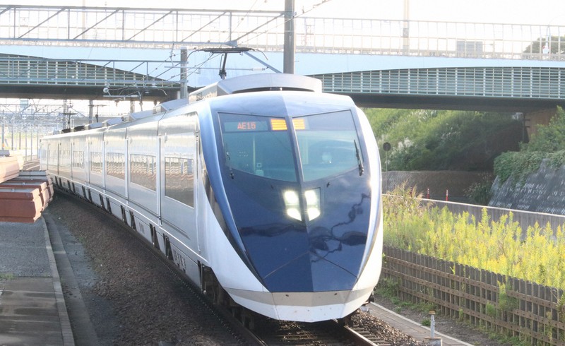 千葉ニュータウン中央駅に到着する京成の臨時ライナー=筆者提供
