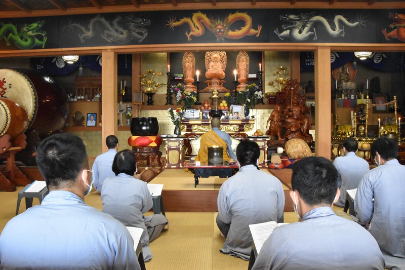 ベトナム人技能実習生グエン・ヒュー・トアンさんの葬儀=埼玉県本庄市の大恩寺で2020年9月27日、中村聡也撮影